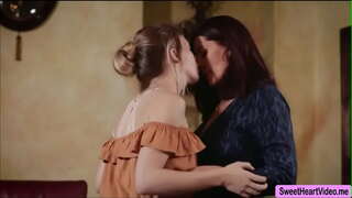 ���इवी Wolfe फैलिन्छ उनको खुट्टा मग्दलिनी StMichaels licks गरौं उनको बिल्ली