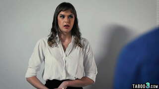 Couage vợ đặt hàng cô nhân viên tiên Phong để fuck chồng cô