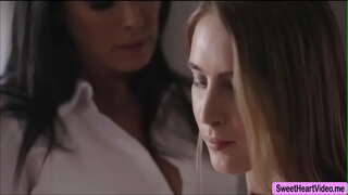 Cadence Lux sonunda MİLF Reagan Foxx ıslak kedi ile seks