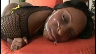 ���ाम्रो राजभाषा&amp;#039; स्काइडाइविङ्ग कालो