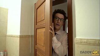 DADDY4K. Uji Modern Tata Krama