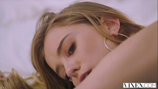 МЕГЕРА Модел Има Невероятен Див Секс С Шефа