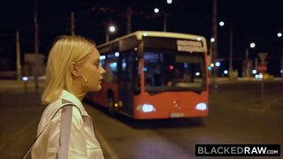 BLACKEDRAW მისი გზა სახლში მან შემოვლითი ზოგიერთი BBC BLACKEDRAW მისი გზა სახლში მან შემოვლითი ზოგიერთი BBC