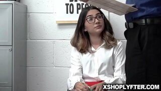 Callie je sjeban na vrhu stola ureda