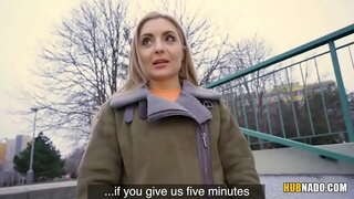 Caty จูบที่ FakeHub