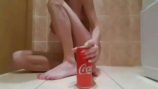 вставка через вузький анал суперширокою пляшкою